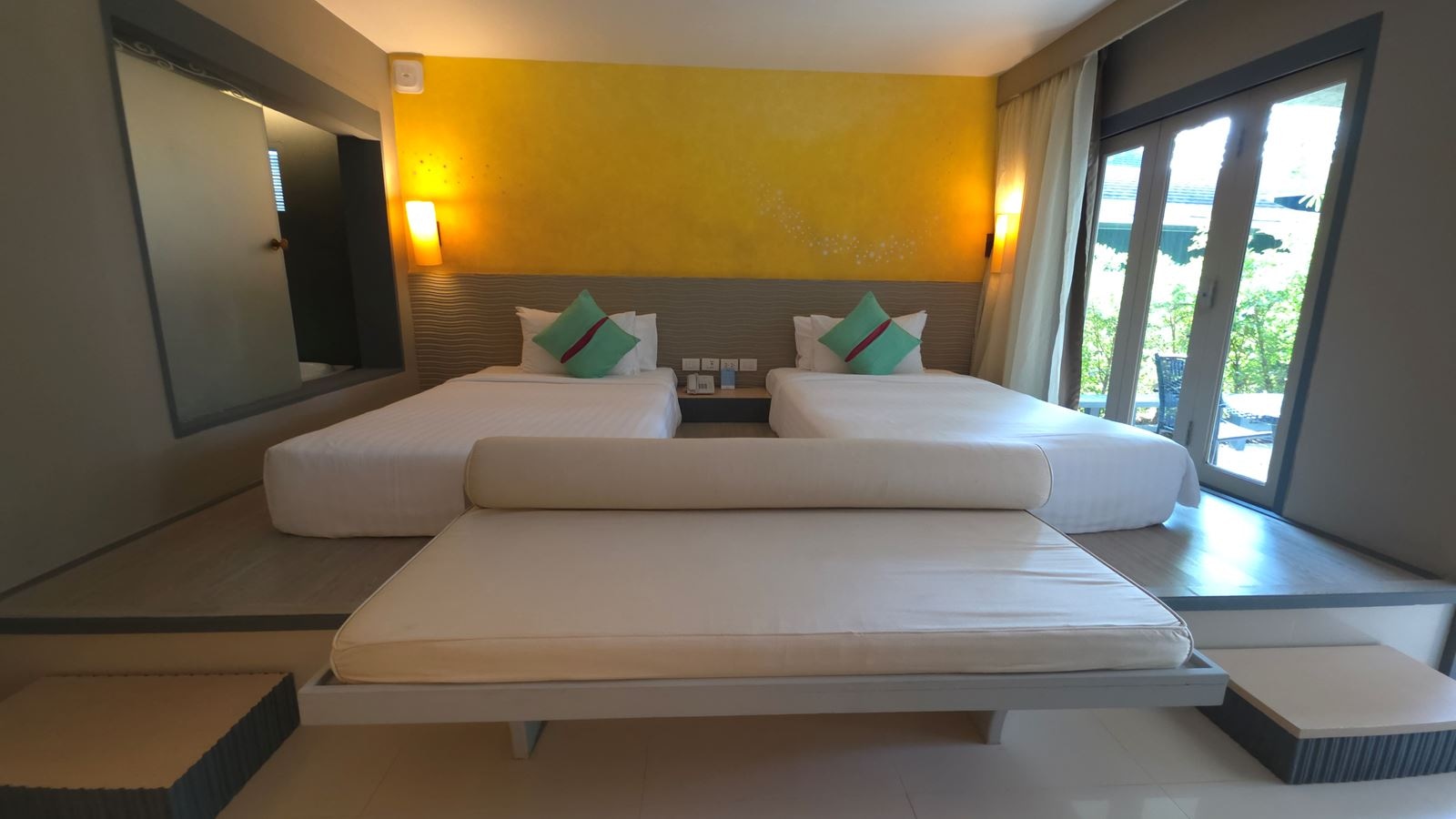 rooms-deluxe-garden-side