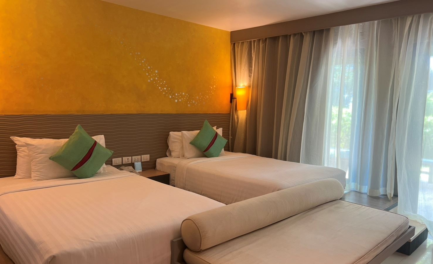rooms-deluxe-garden-side