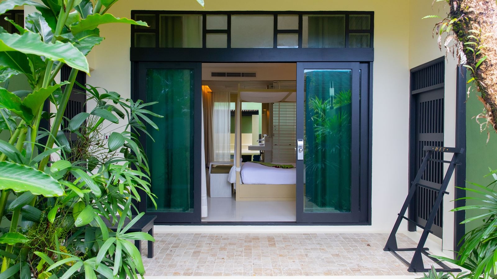 rooms-superior-room