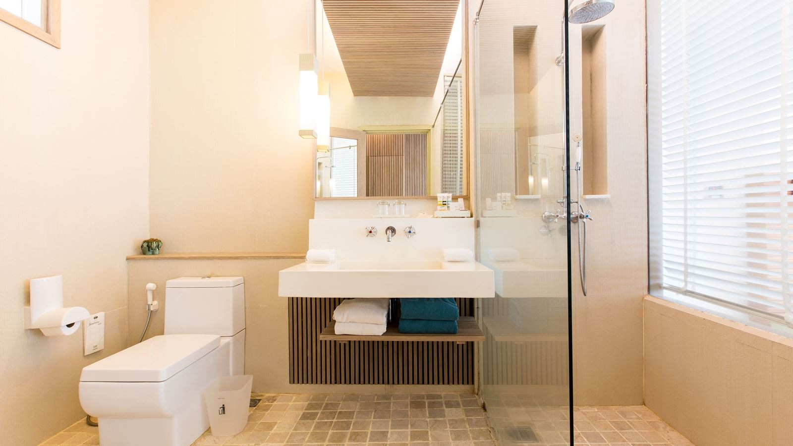 rooms-superior-room