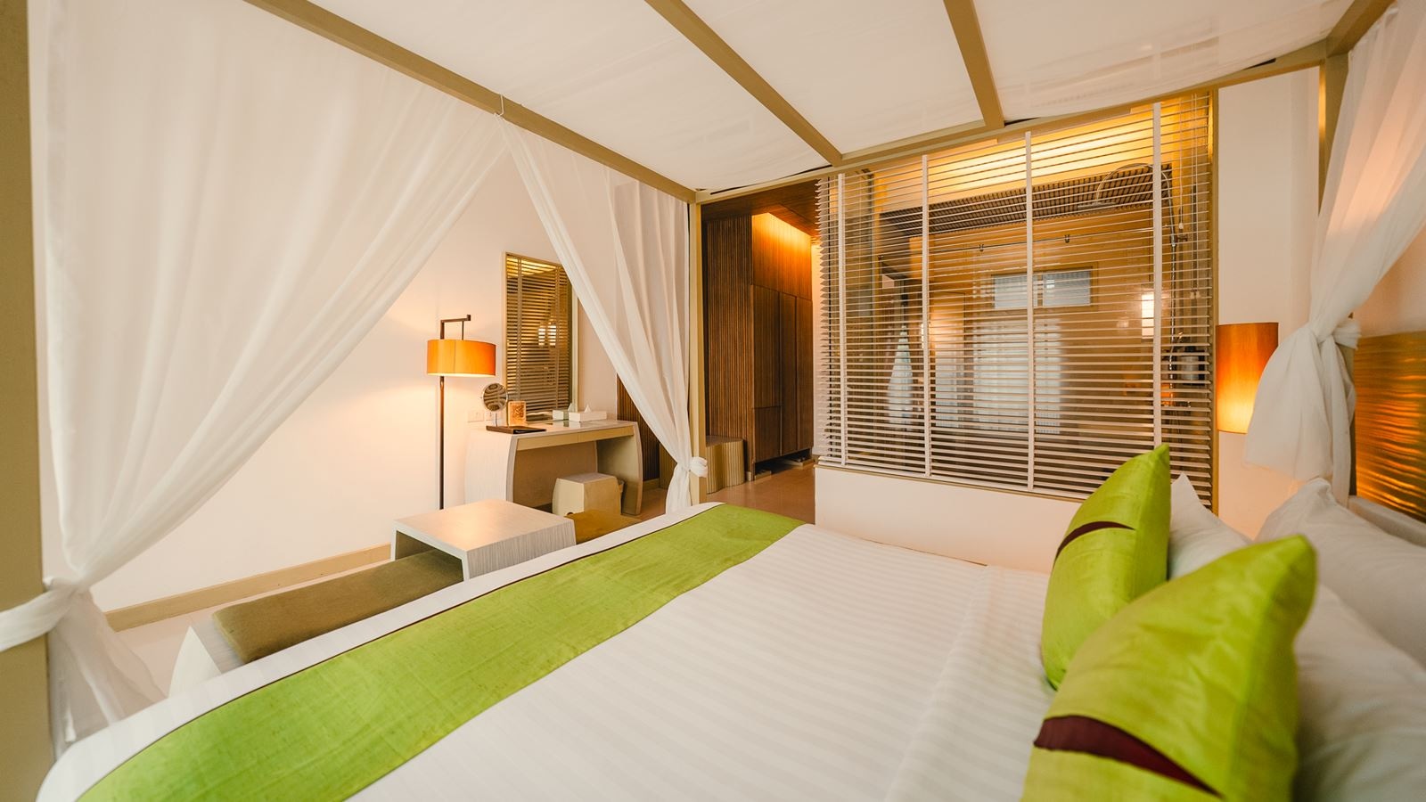 rooms-deluxe-pool-access