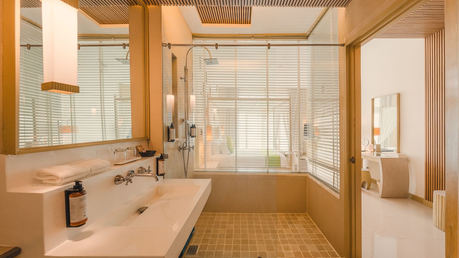 rooms-deluxe-pool-access