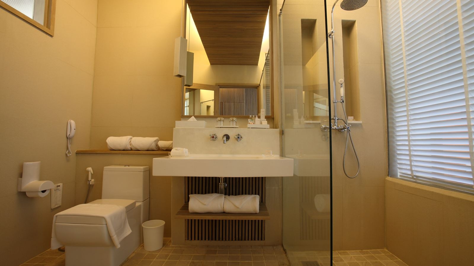 rooms-deluxe-pool-access