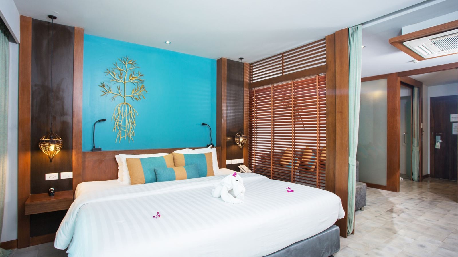 rooms-deluxe-suite-pool-access