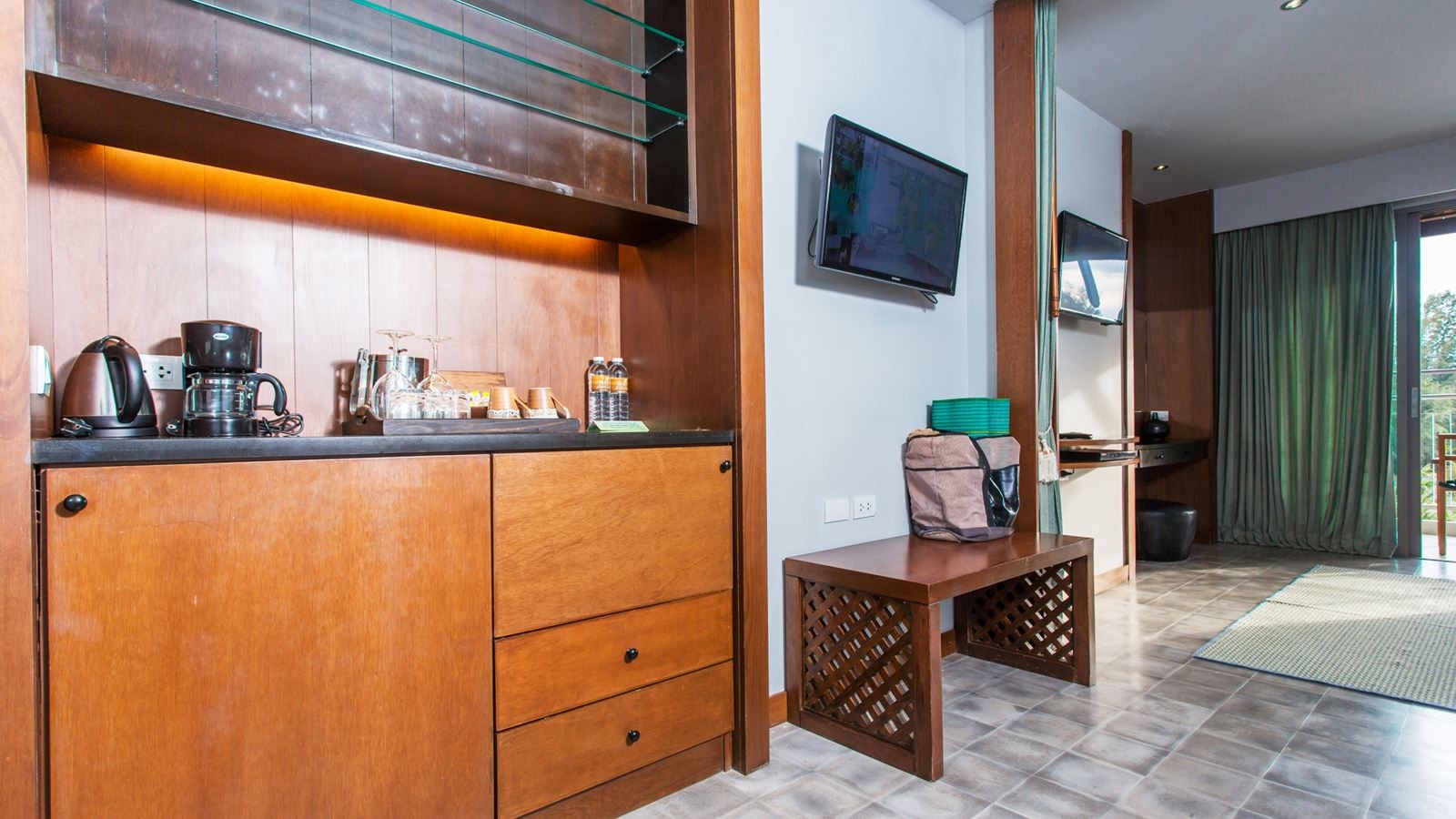 rooms-deluxe-suite-premium