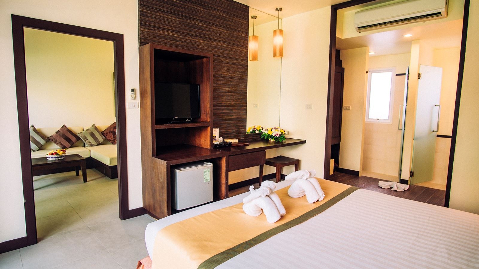 rooms-courtyard-suite