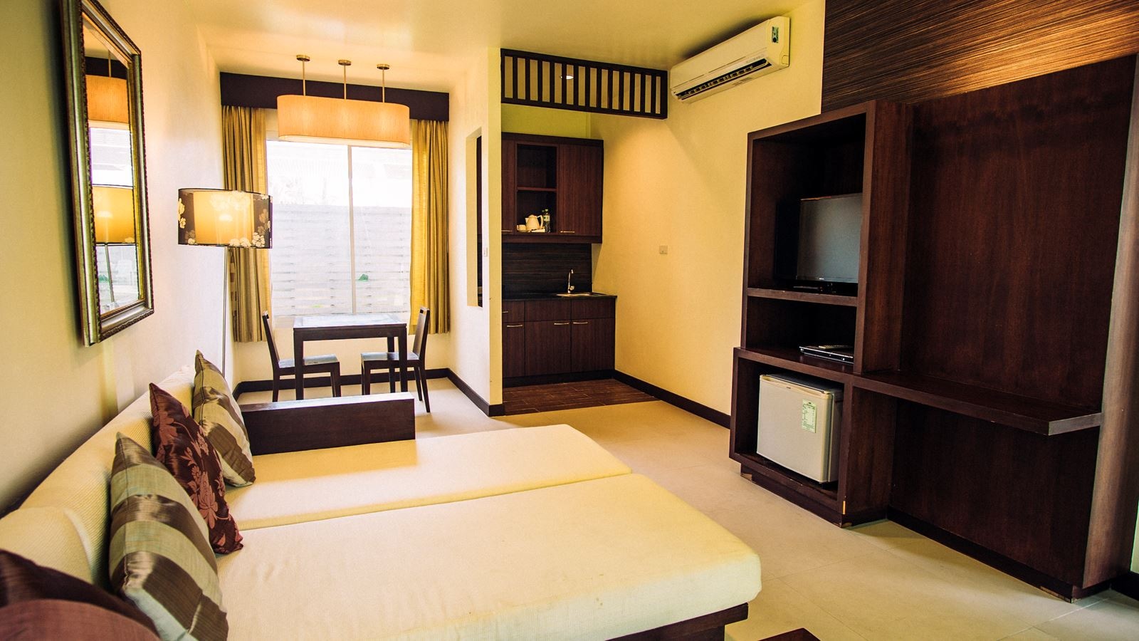 rooms-courtyard-suite