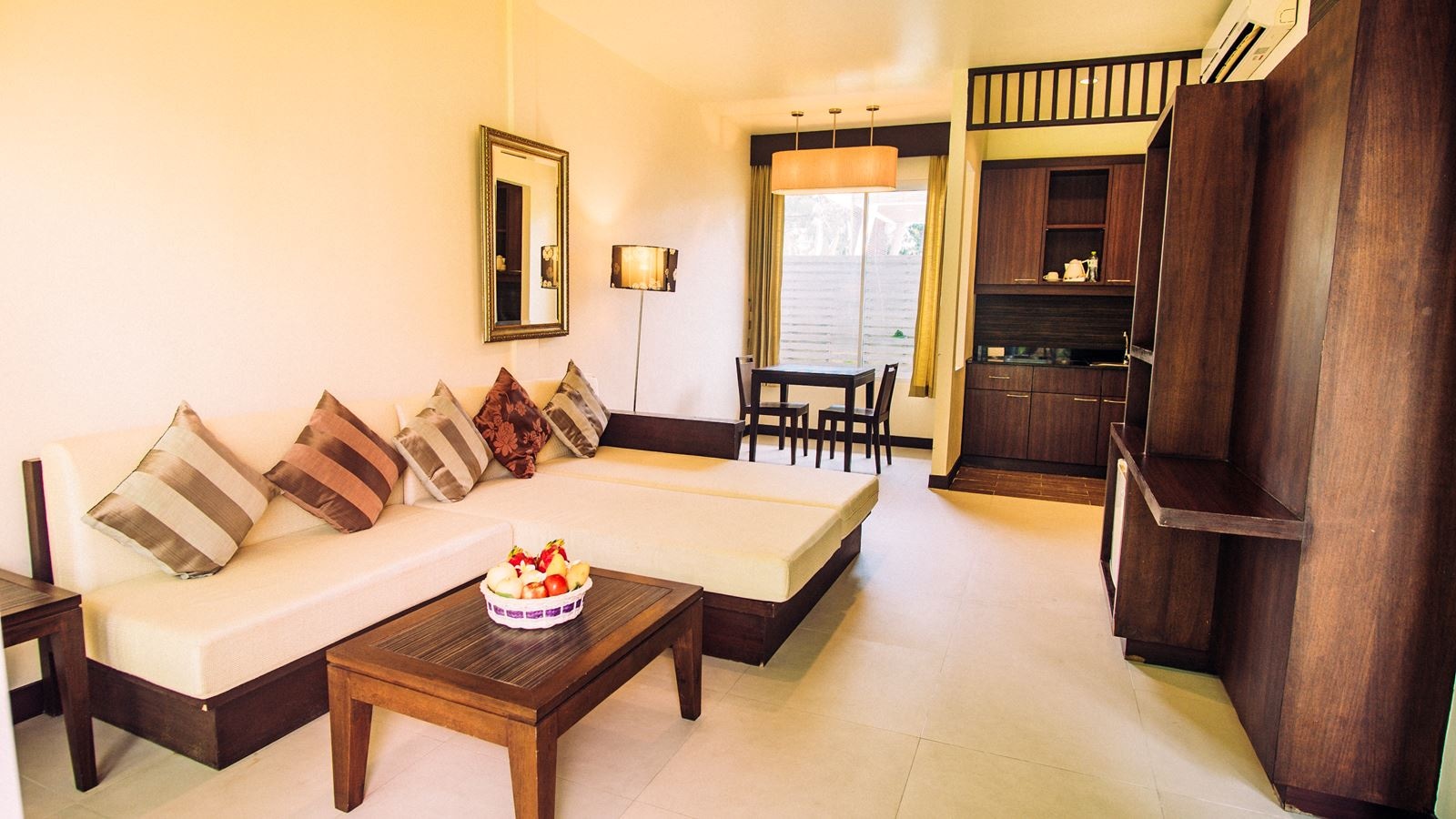 rooms-courtyard-suite