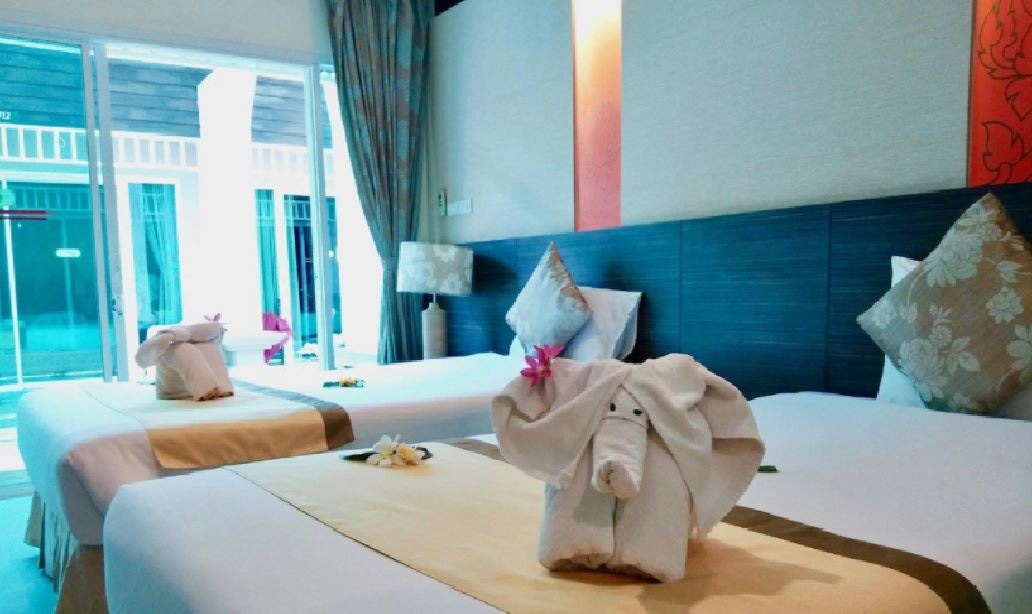 rooms-studio-courtyard