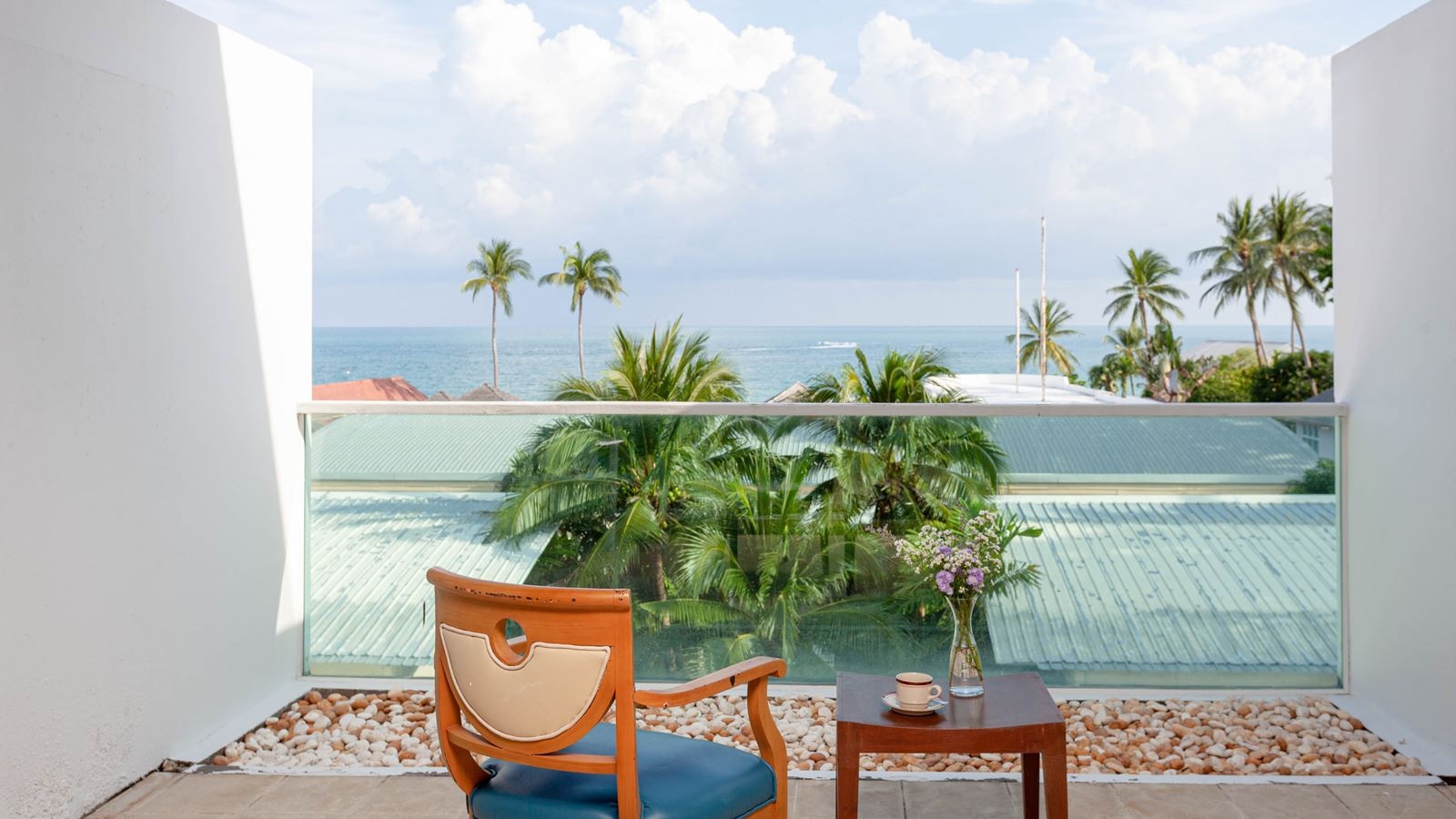 rooms-deluxe-balcony-partial-view