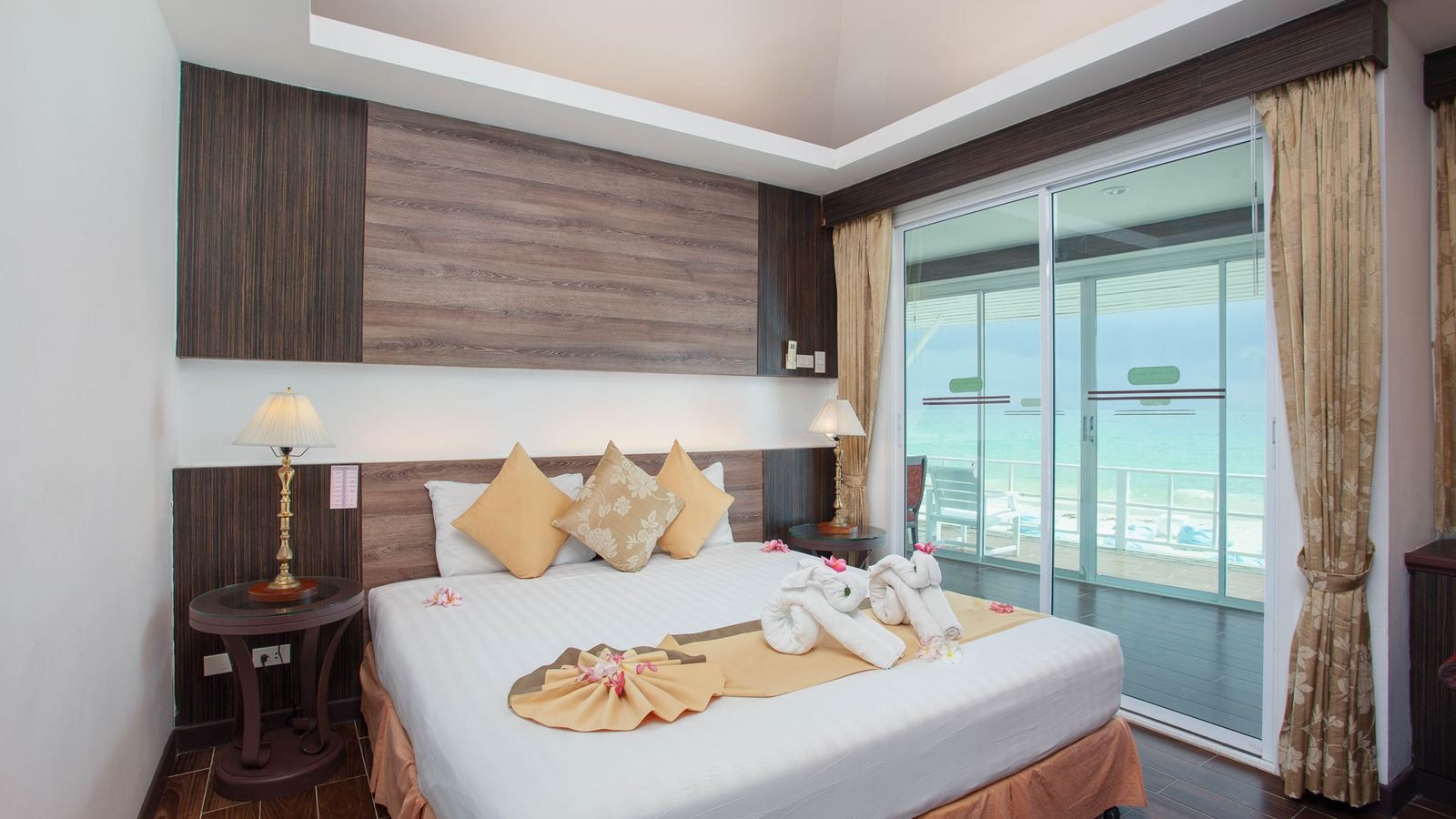 rooms-beachfront-deluxe