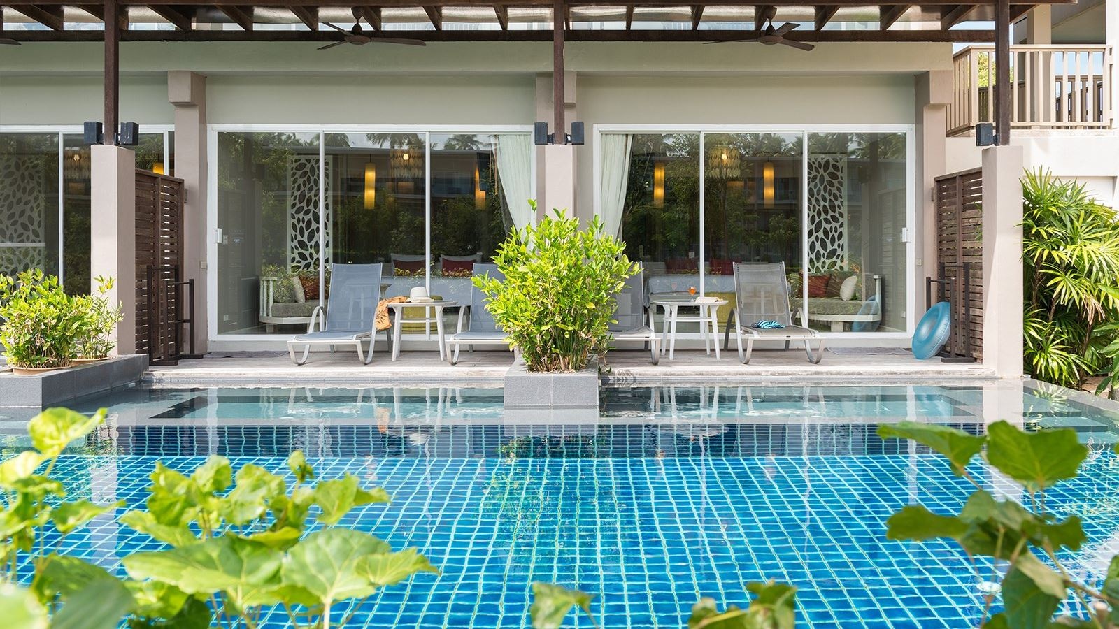 rooms-pool-access-junior-suite