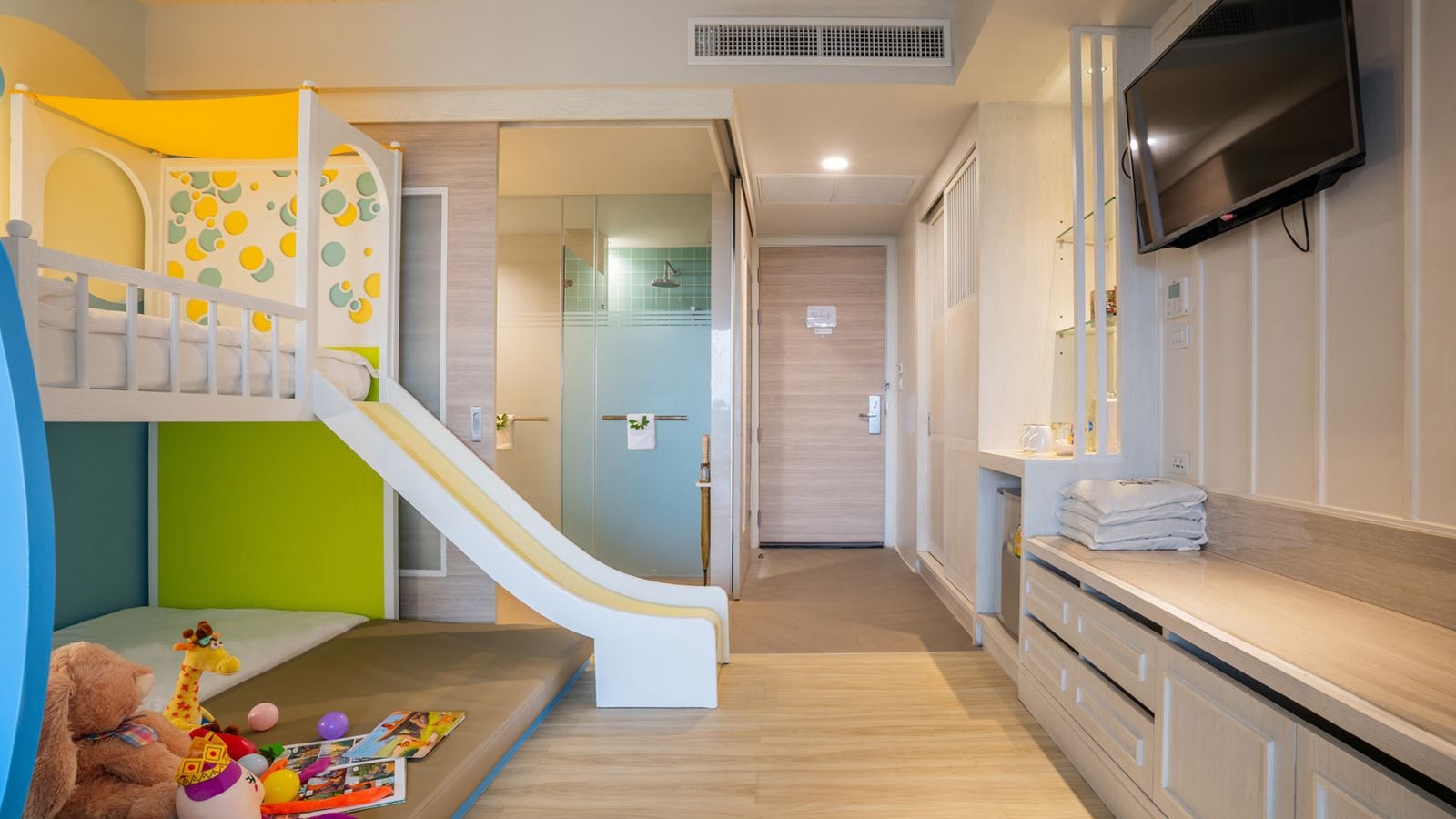 rooms-family-slide-room