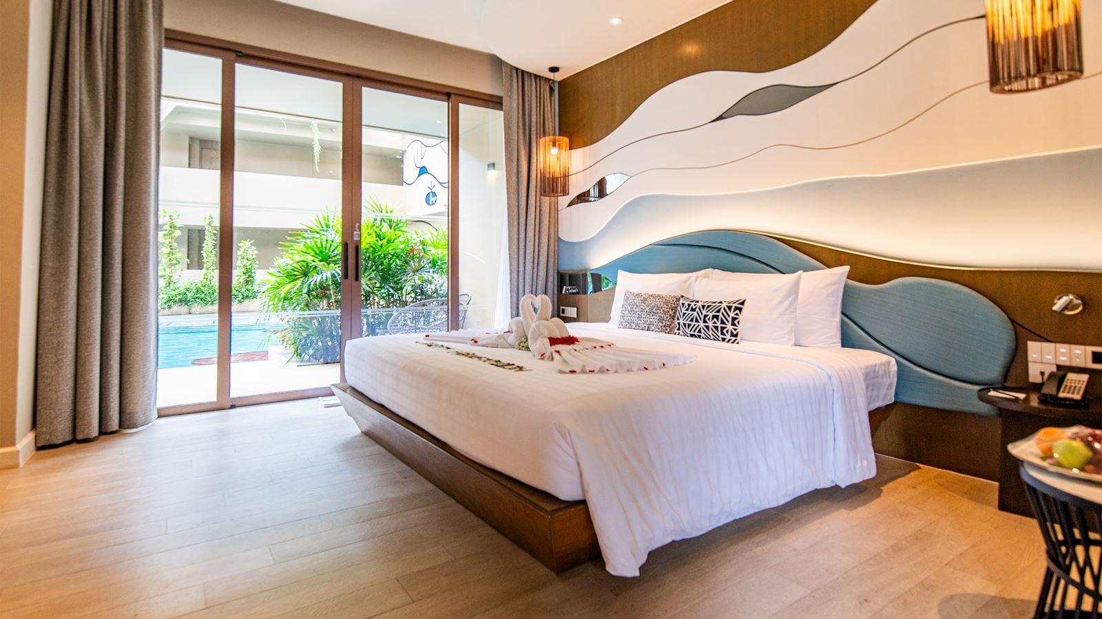 rooms-junior-suite-with-pool-access-1st-floor-ground-floor-child-sharing-bed