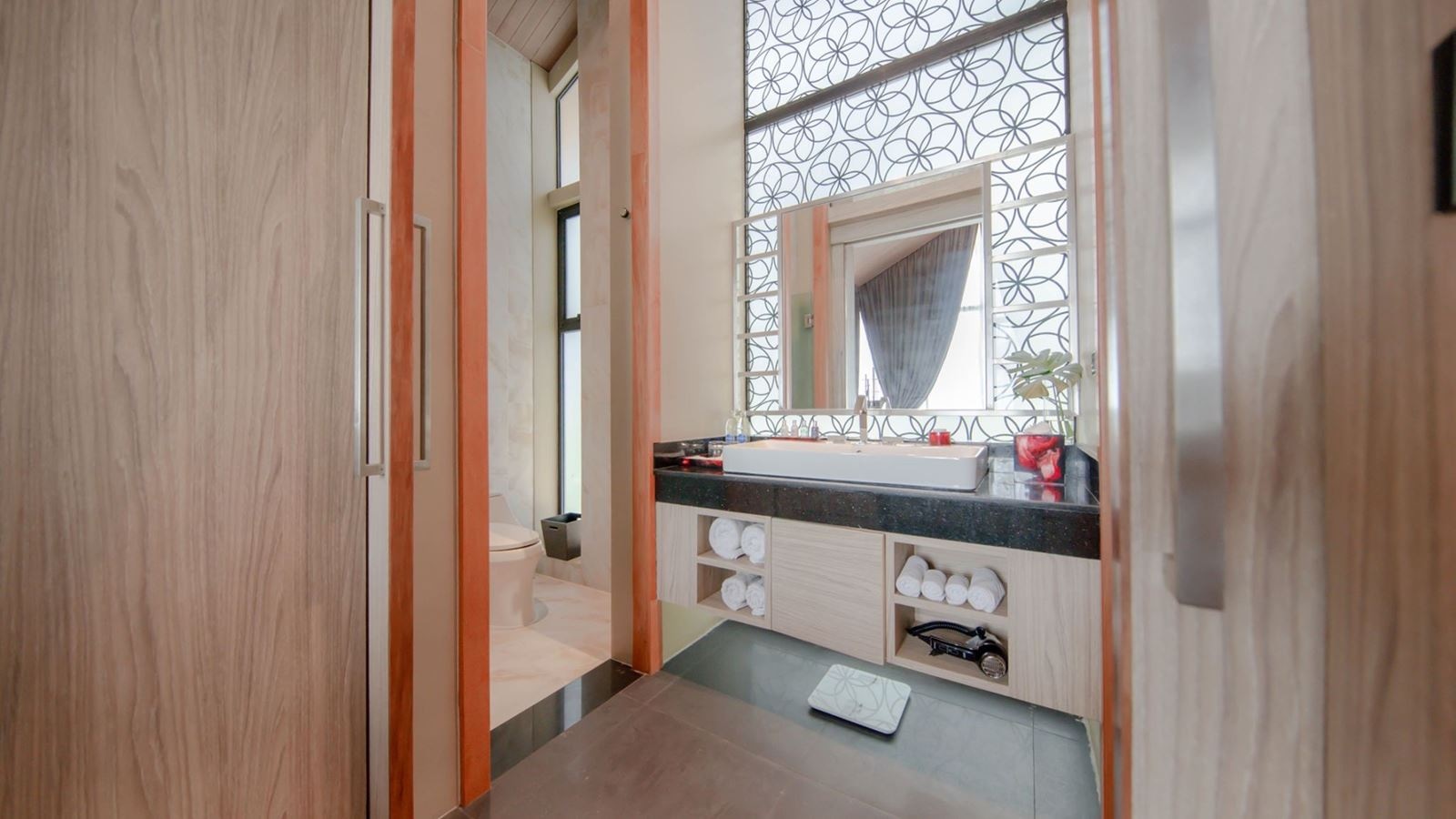 rooms-one-bedroom-pool-villa-city-view