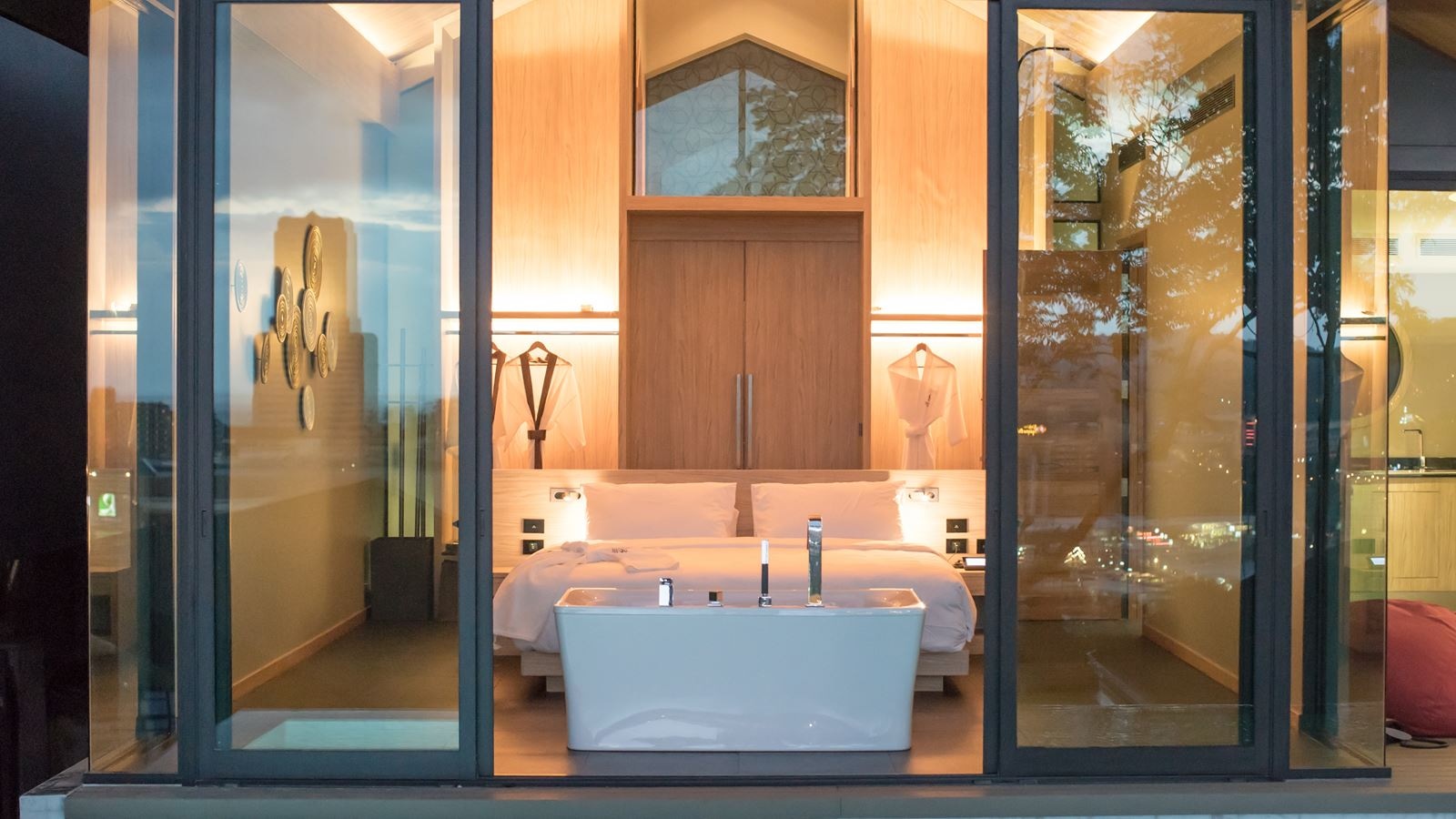 rooms-one-bedroom-pool-villa-city-view