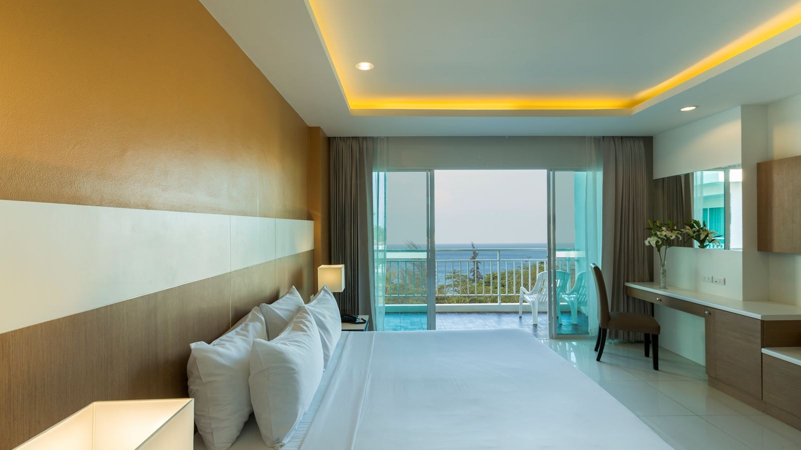 rooms-executive-club-sea-view-room