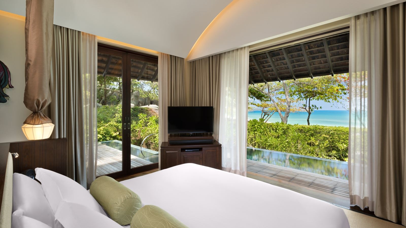 rooms-tropical-pool-villa