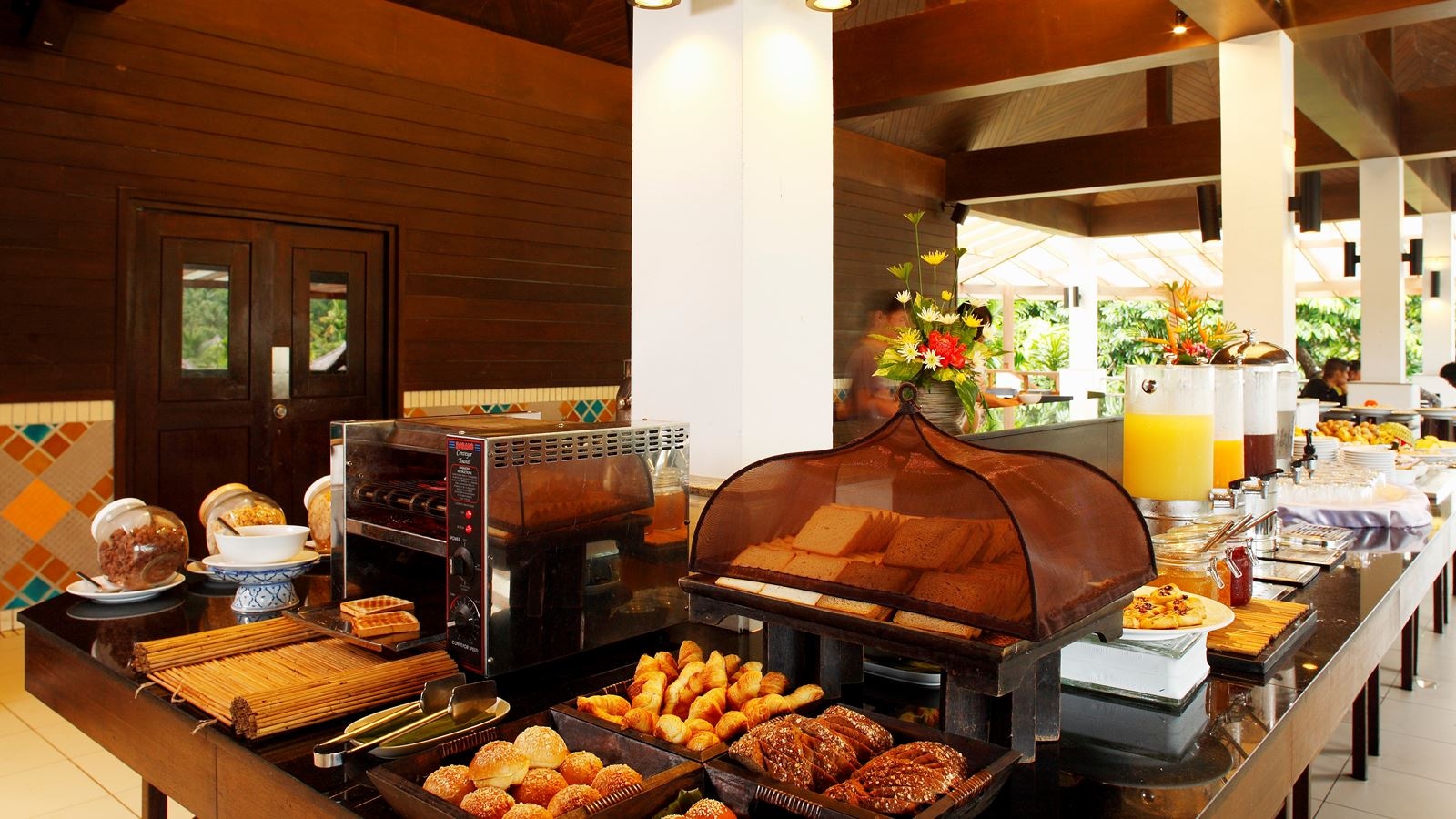 restaurants-lagoon-restaurant