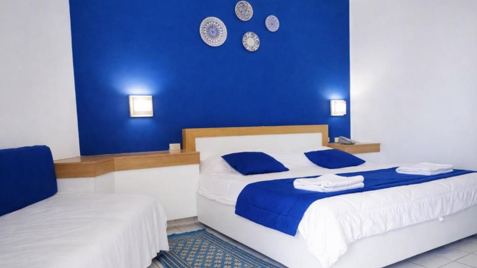 rooms-coral-room