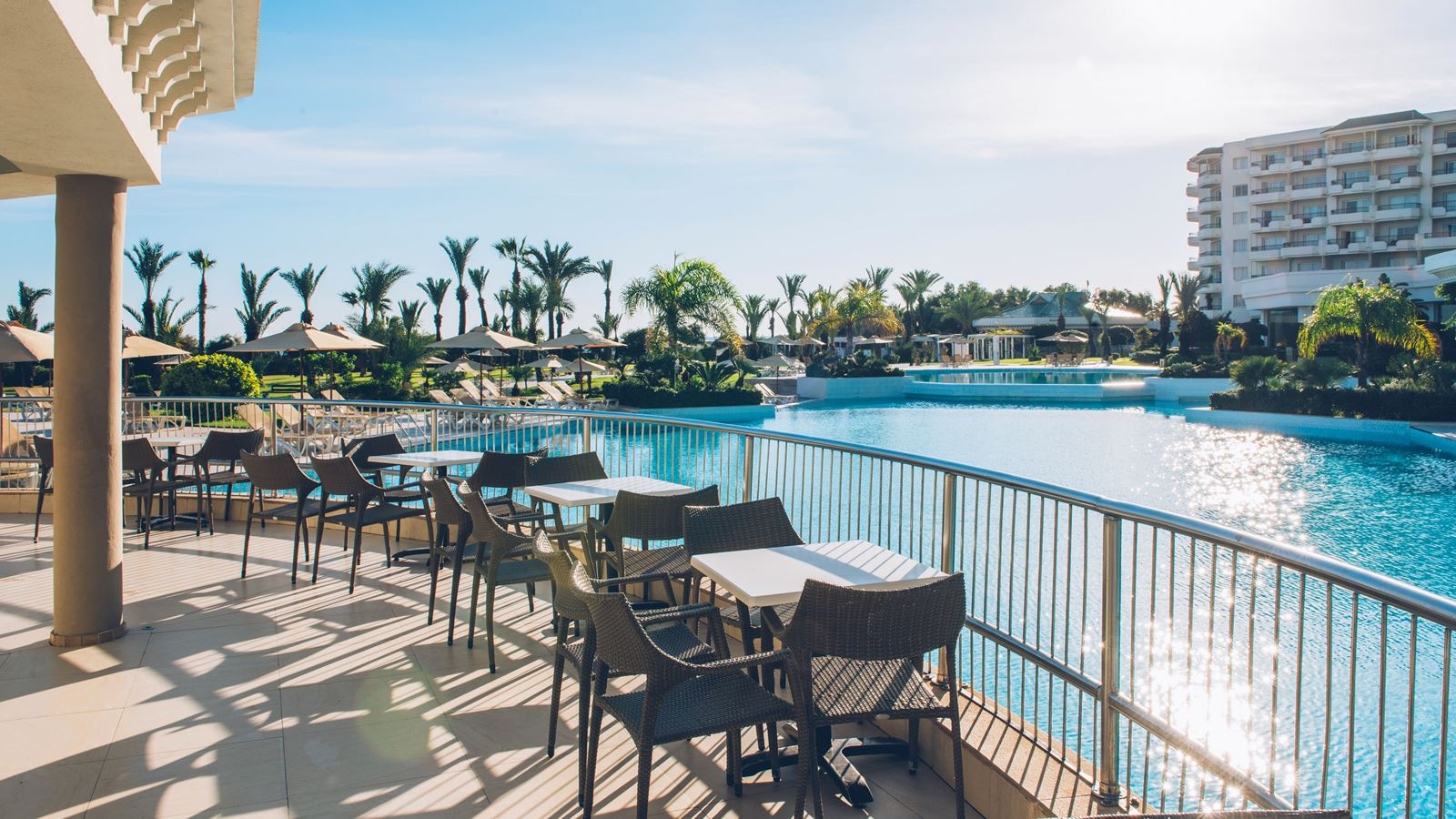 restaurants-pool-snack-bar