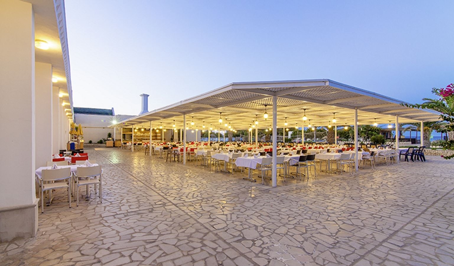 restaurants-remparts--main-restaurant