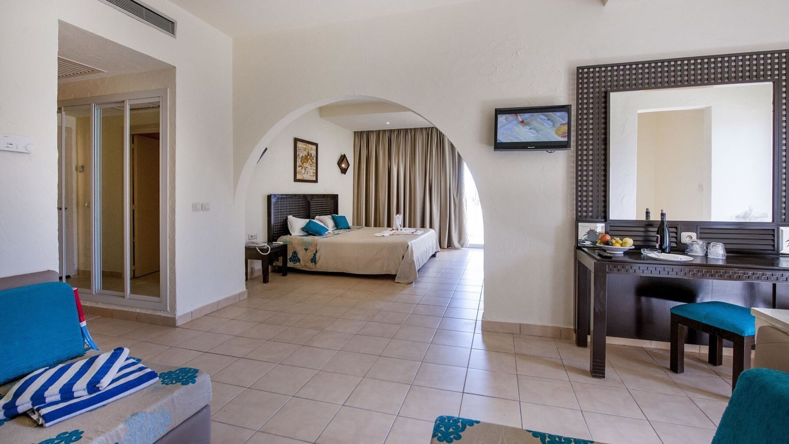 rooms-quadruple-room-pool-view