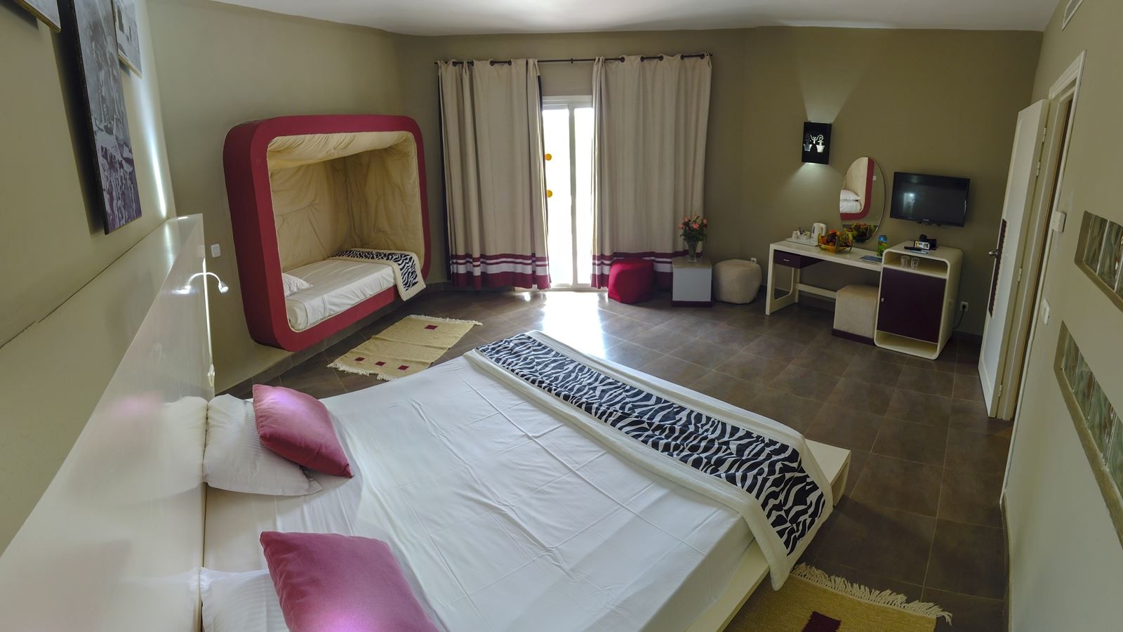 rooms-family-room-balcony-or-terrace