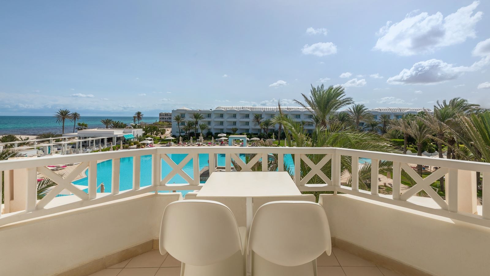 rooms-premium-room-lateral-sea-view-balcony