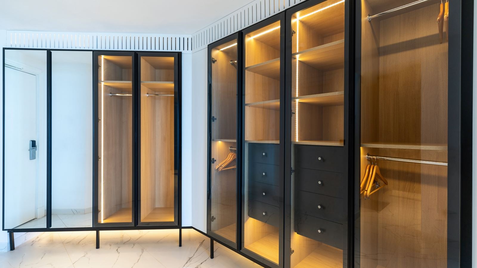 rooms-panoramic-junior-suite-sea-view-balcony