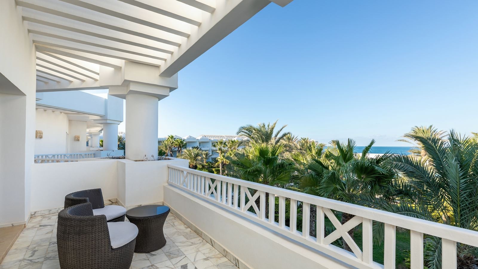 rooms-ambassador-suite-sea-pool-view-balcony