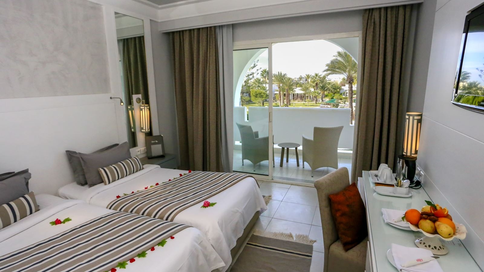 rooms-deluxe-double-room-garden-view