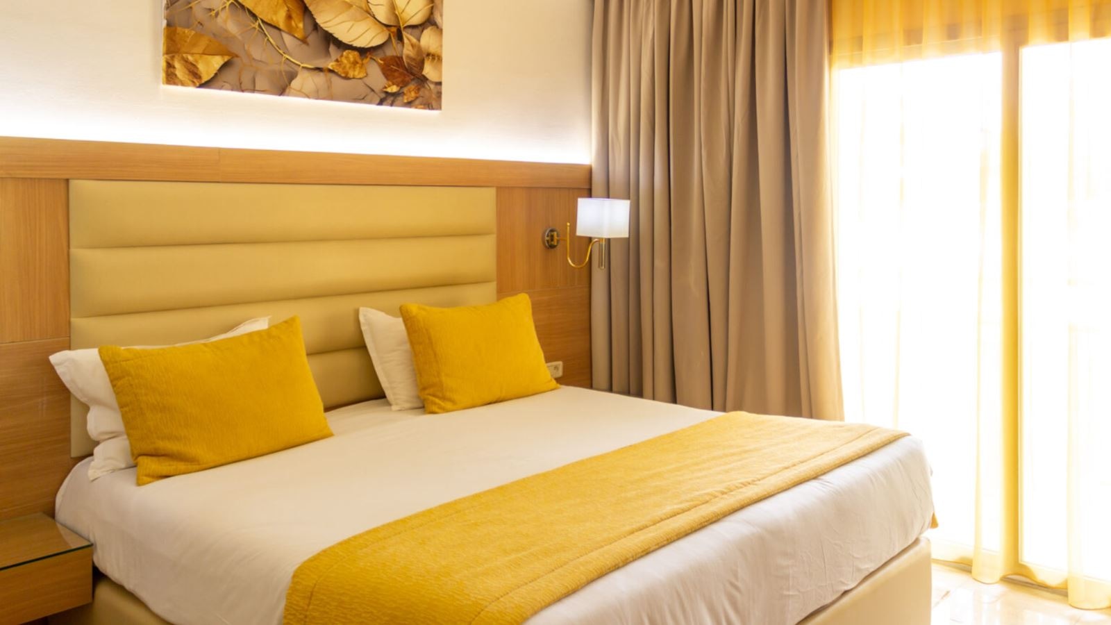 rooms-standard-pool-view-room