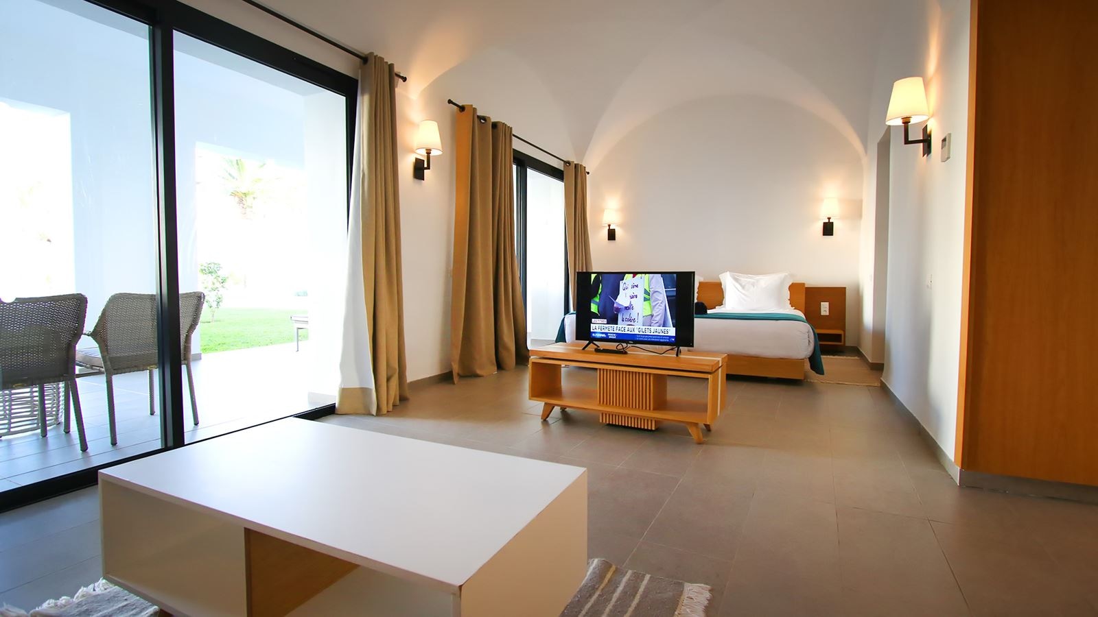 rooms-deluxe-room-with-terrace