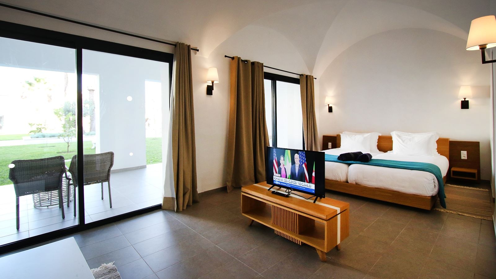 rooms-deluxe-room-with-terrace