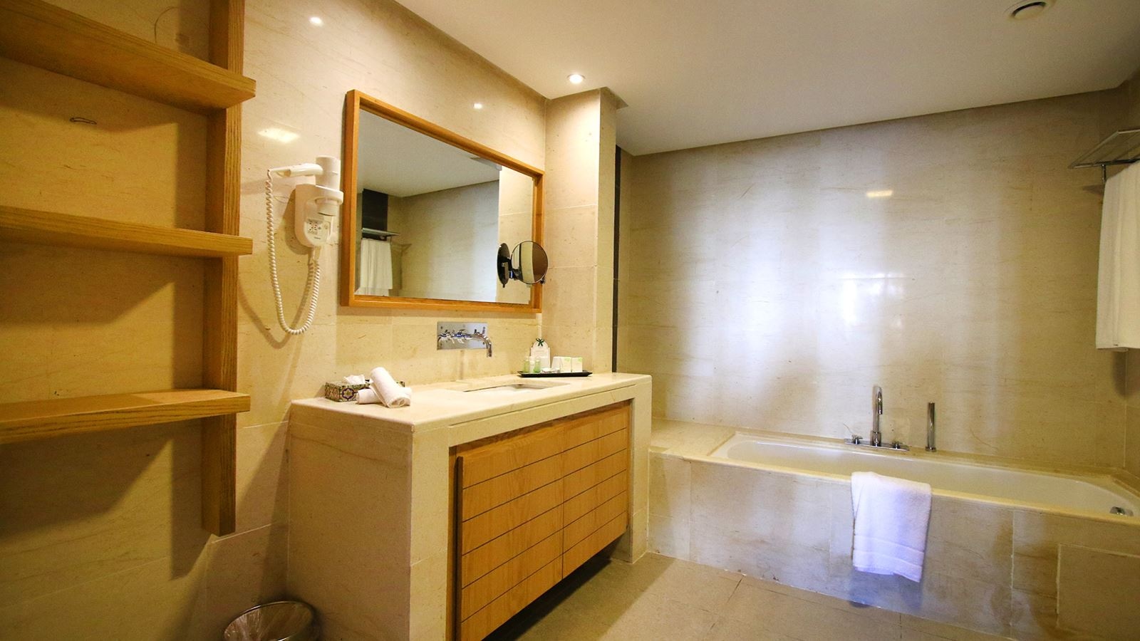 rooms-deluxe-room-with-terrace