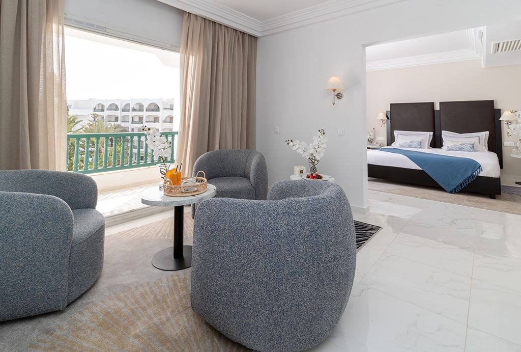 rooms-suite-junior-with-balcony-or-terrace