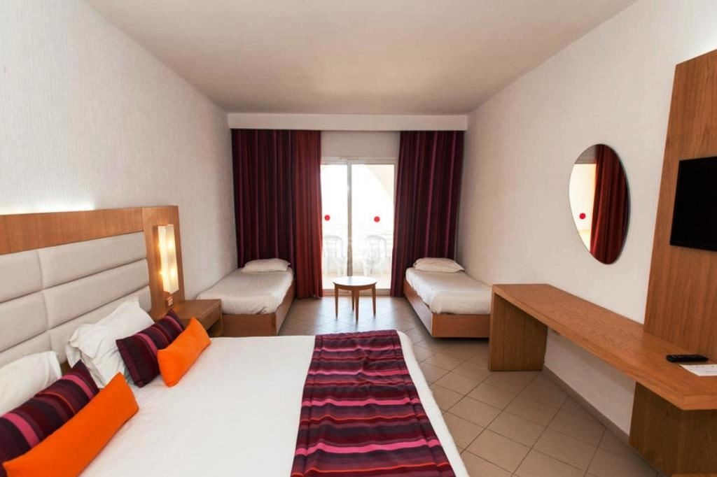 rooms-standard-family-room