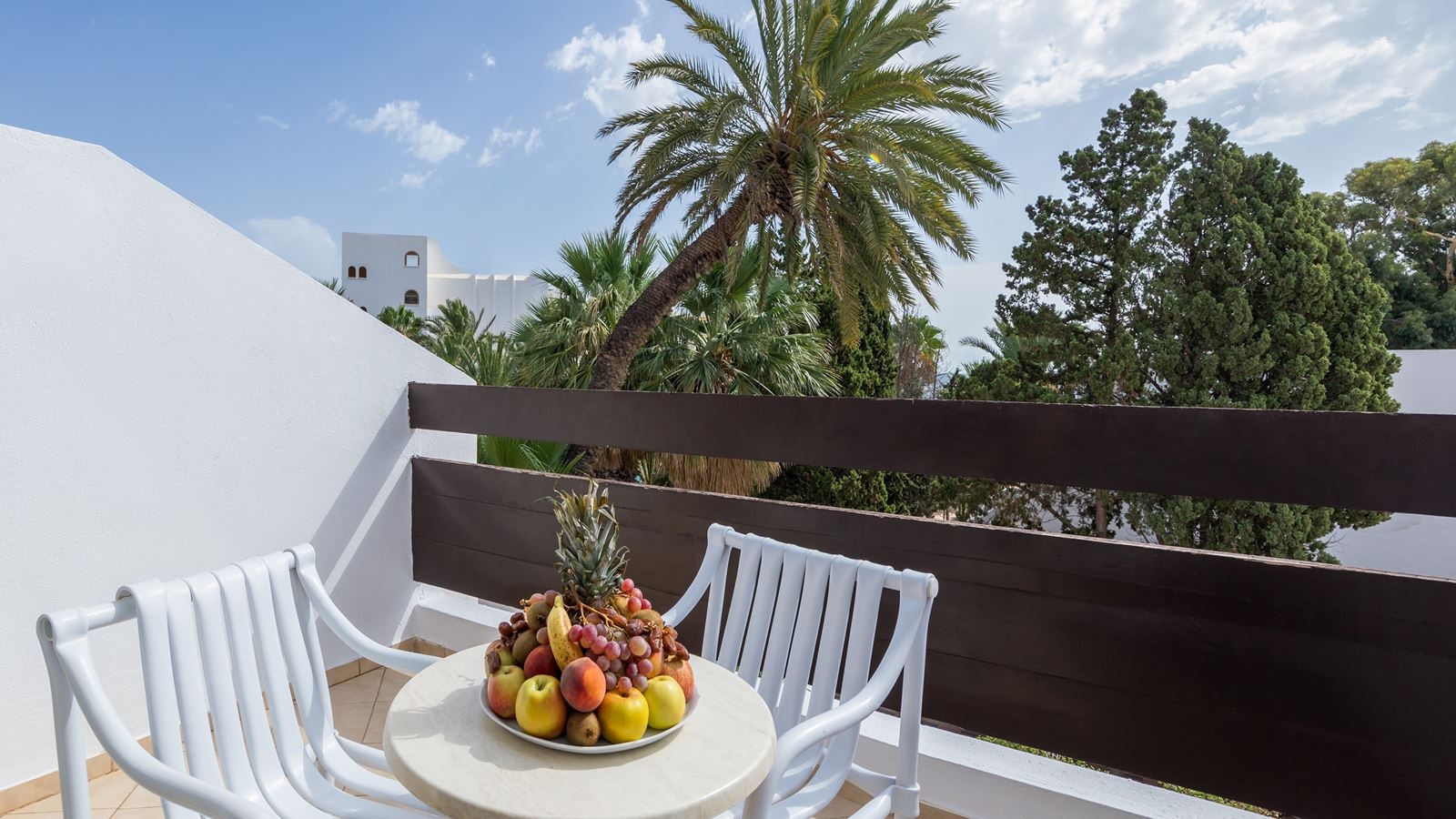 rooms-double-standard-room-gardenview