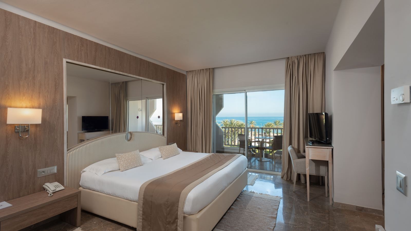 rooms-senior-prestige-suite