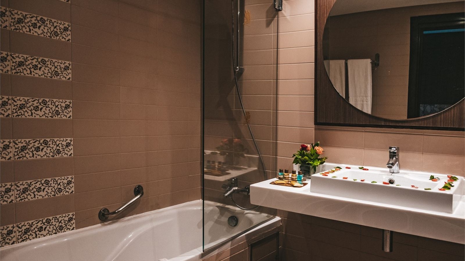 rooms-room-triple-garden-view