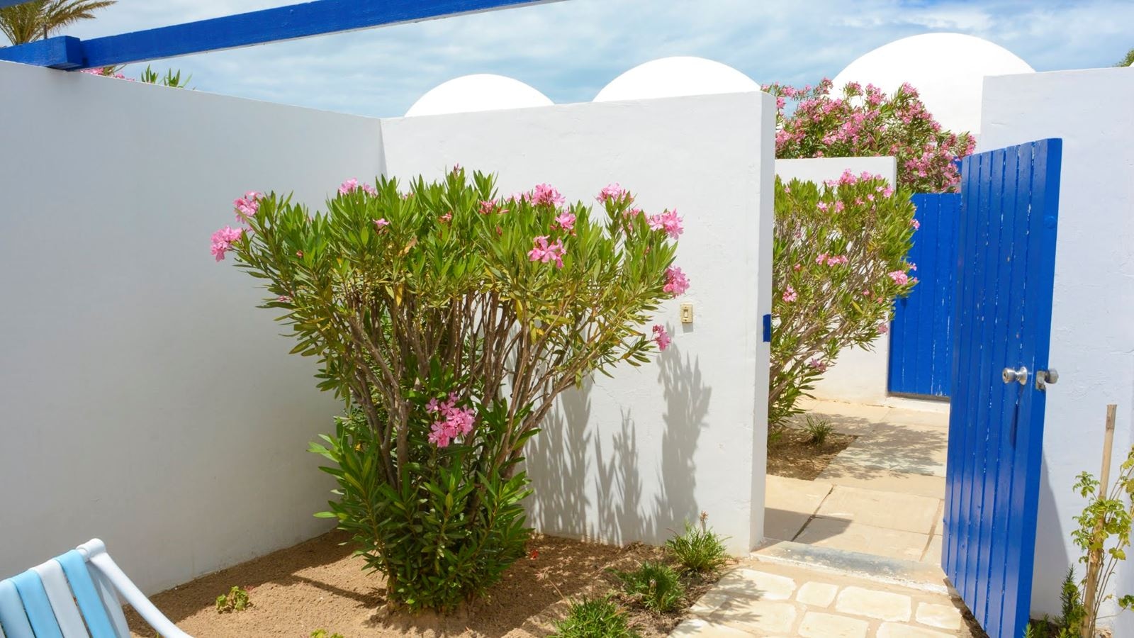 rooms-connecting-room