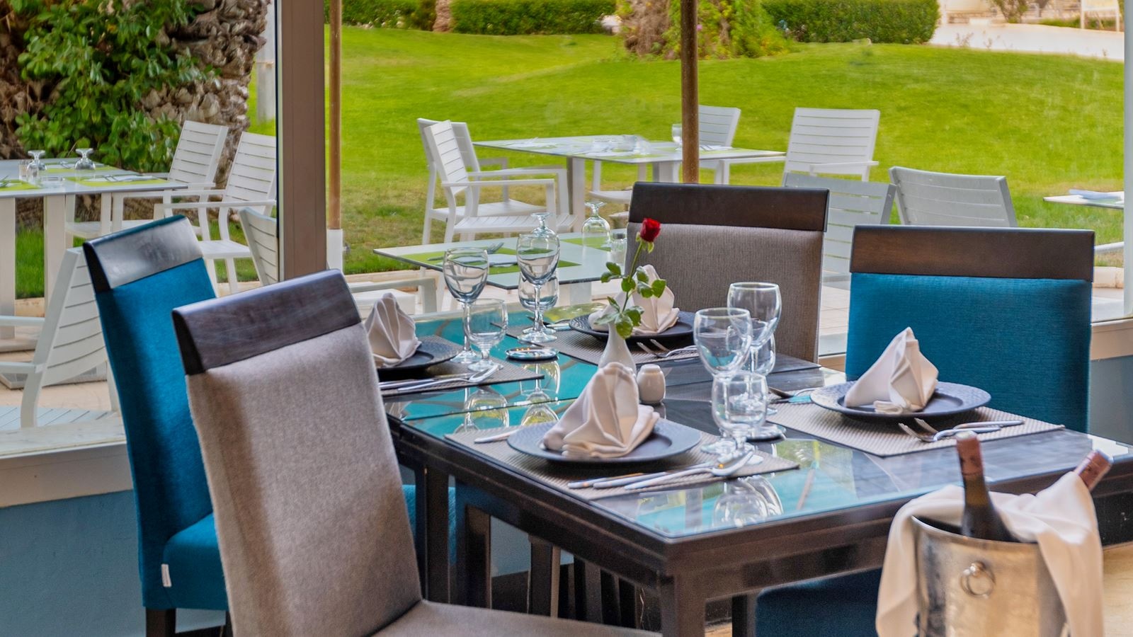 restaurants-main-restaurant--le-grenadier