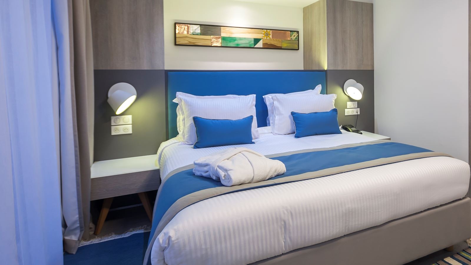 rooms-executive-suite-partial-seaview