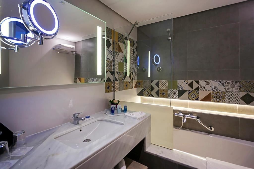 rooms-standard-room-cityview