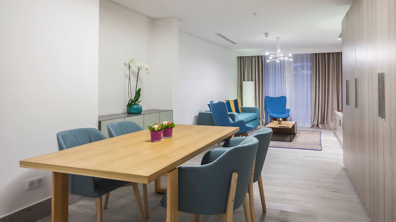 rooms-executive-suite-partial-seaview