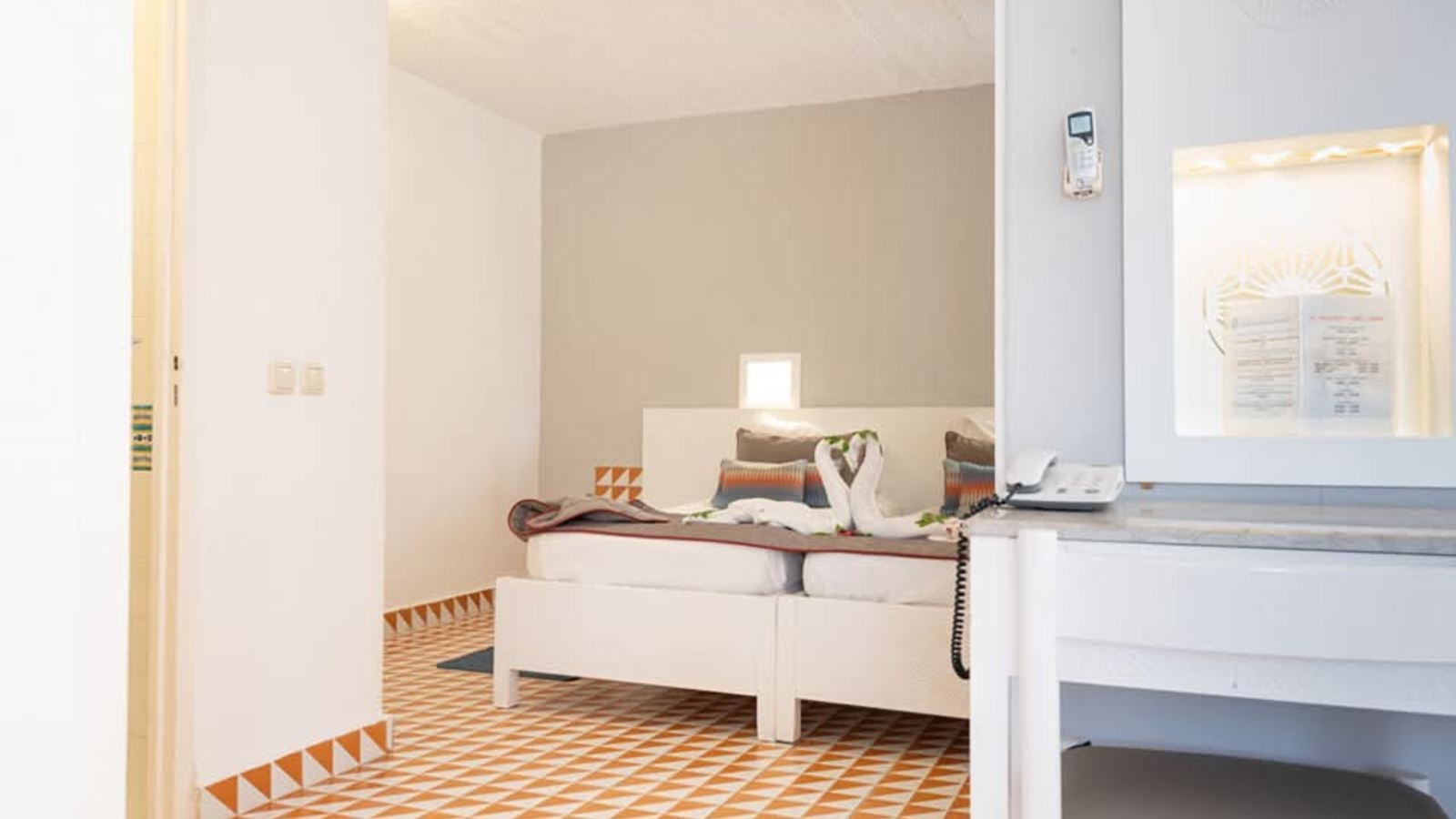 rooms-quadruple-room