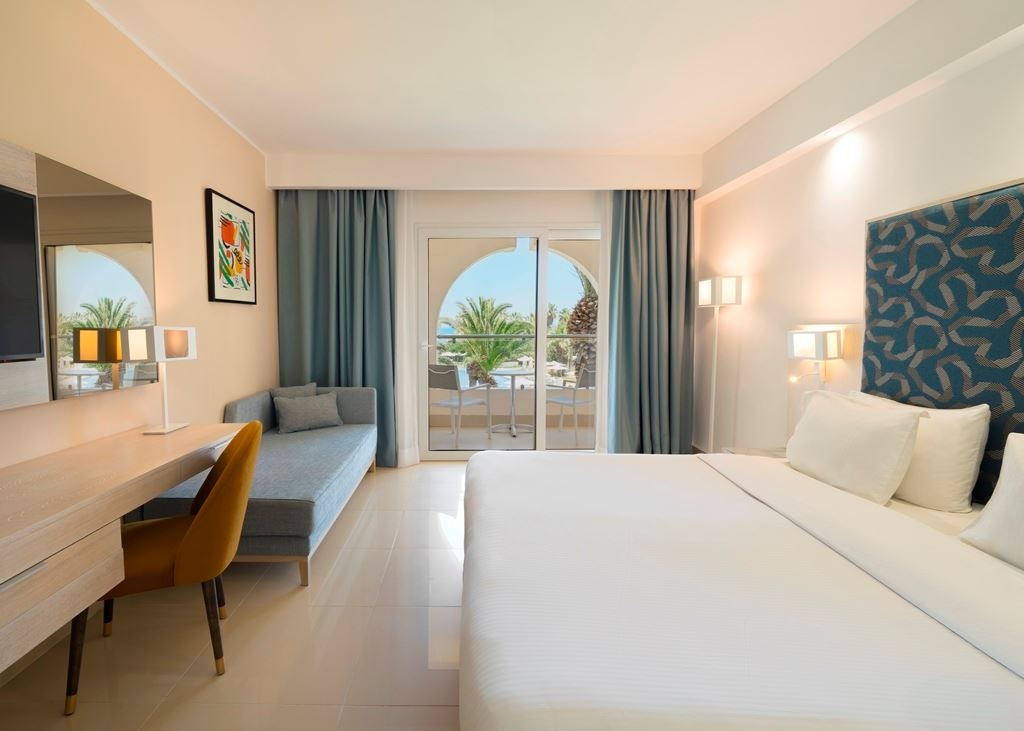 rooms-room-double-sideseaview