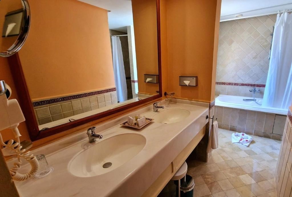 rooms-quad-standard-room