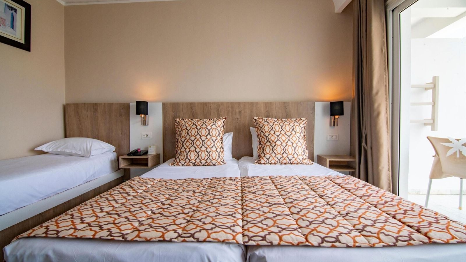 rooms-promo-room-city-view